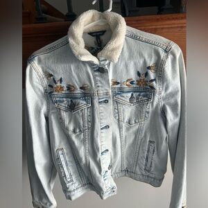 Driftwood denim and Sherpa embroidered jacket size medium